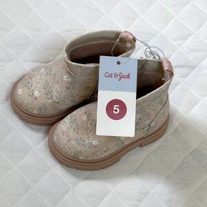 Brand New Girls Boots Size 5